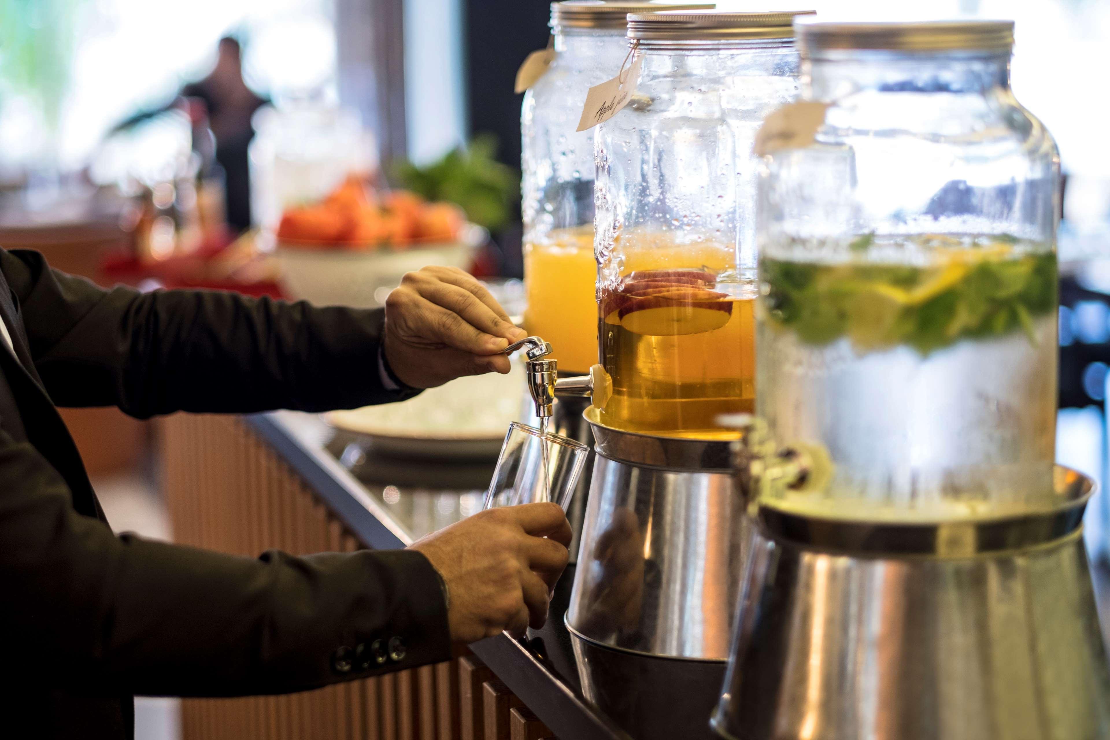 Radisson Blu Hotel, Beirut Verdun Exteriér fotografie A beverage dispenser