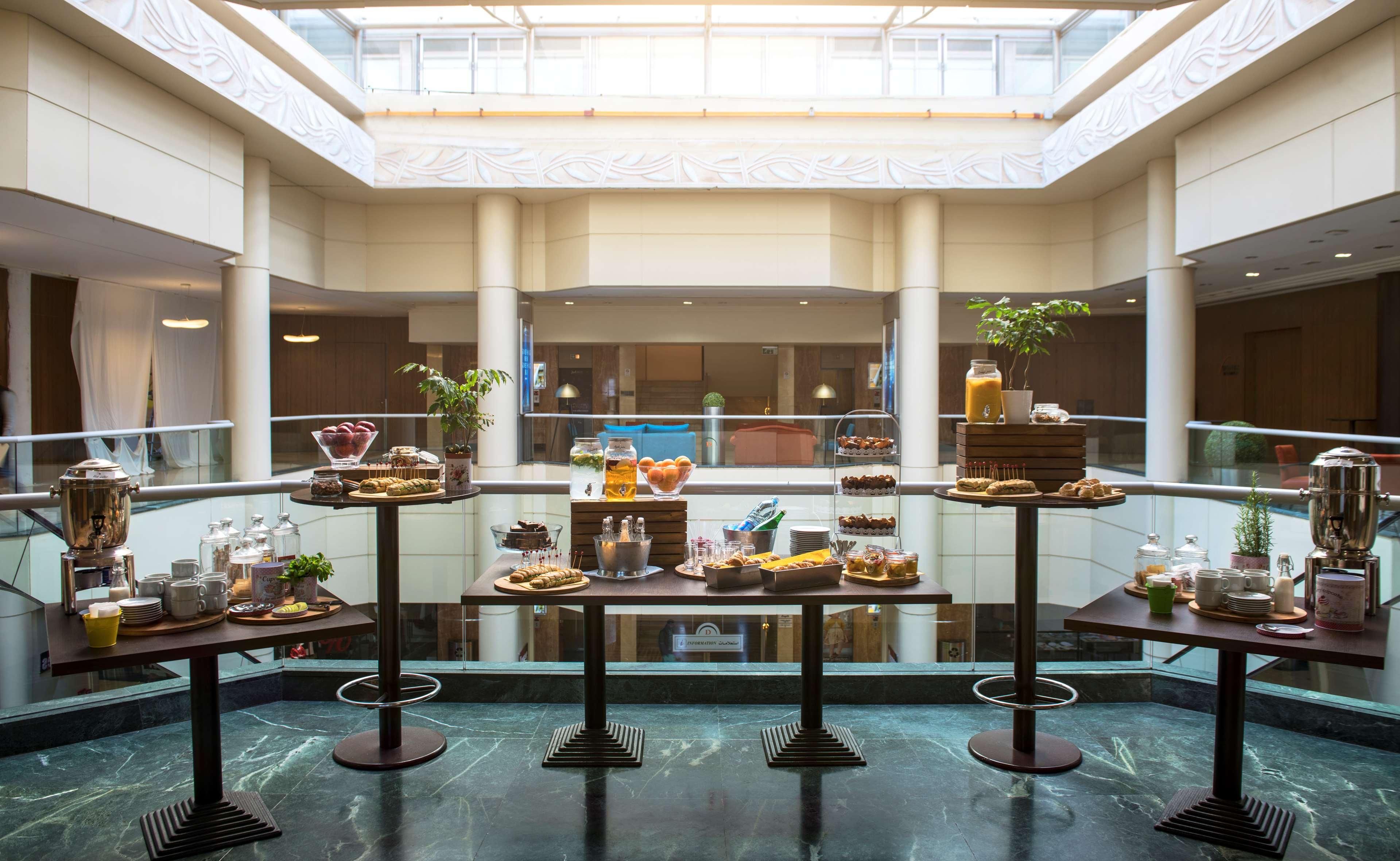 Radisson Blu Hotel, Beirut Verdun Exteriér fotografie The lobby of the hotel