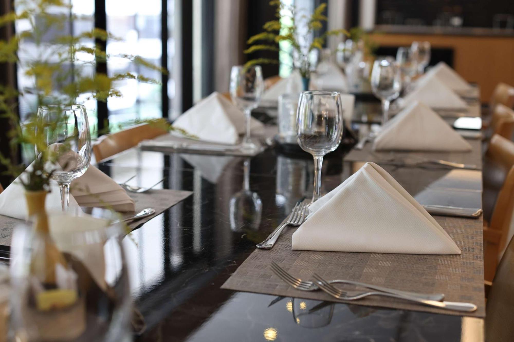 Radisson Blu Hotel, Beirut Verdun Exteriér fotografie A place setting
