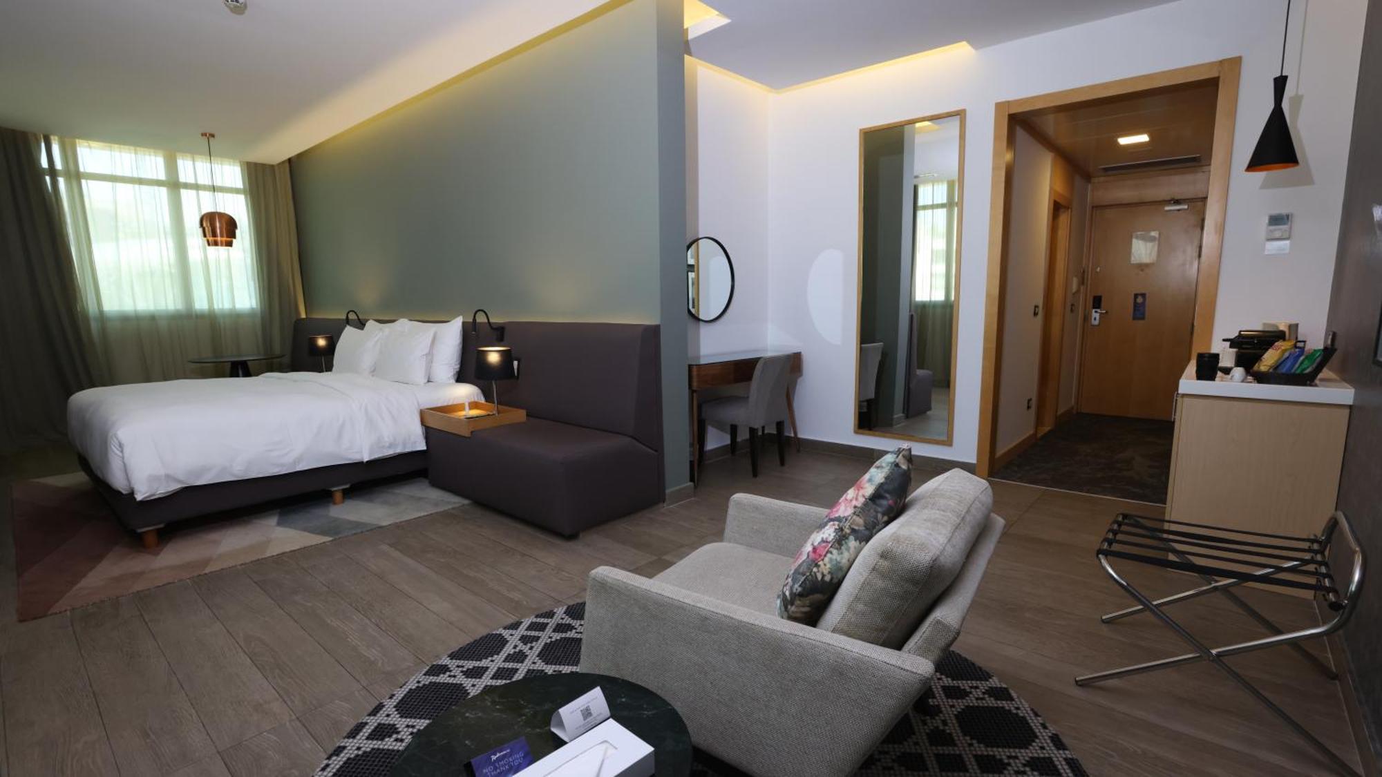 Radisson Blu Hotel, Beirut Verdun Exteriér fotografie Deluxe room