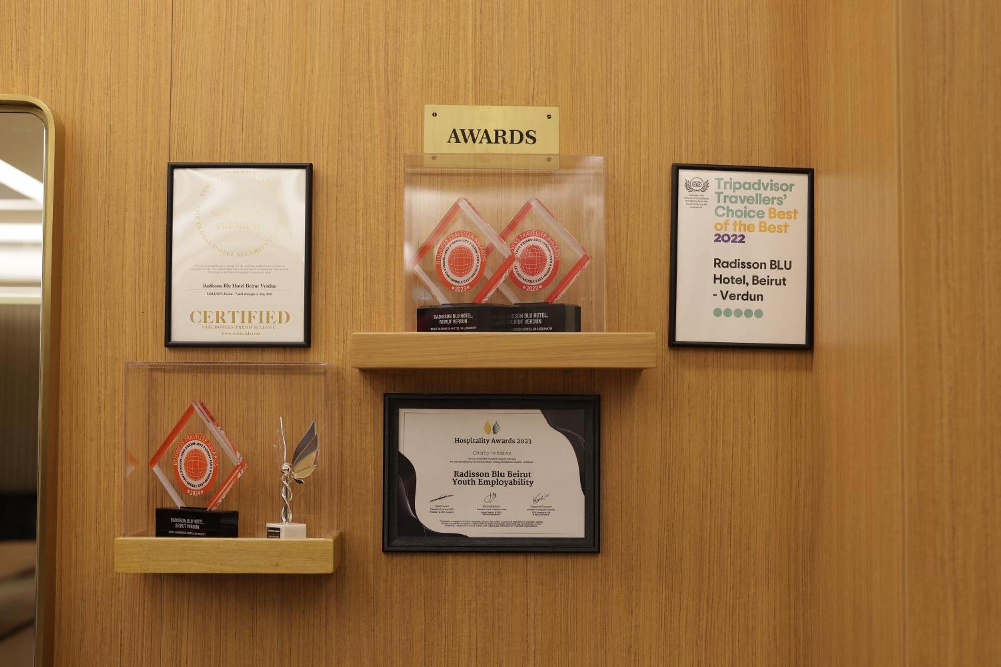 Radisson Blu Hotel, Beirut Verdun Exteriér fotografie Awards