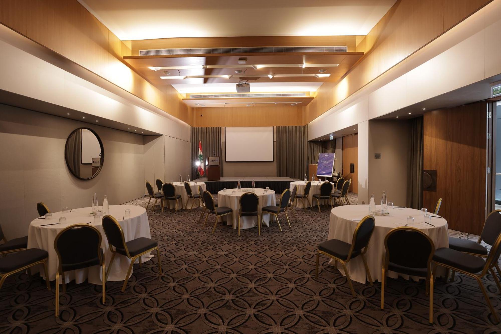 Radisson Blu Hotel, Beirut Verdun Exteriér fotografie Meeting room